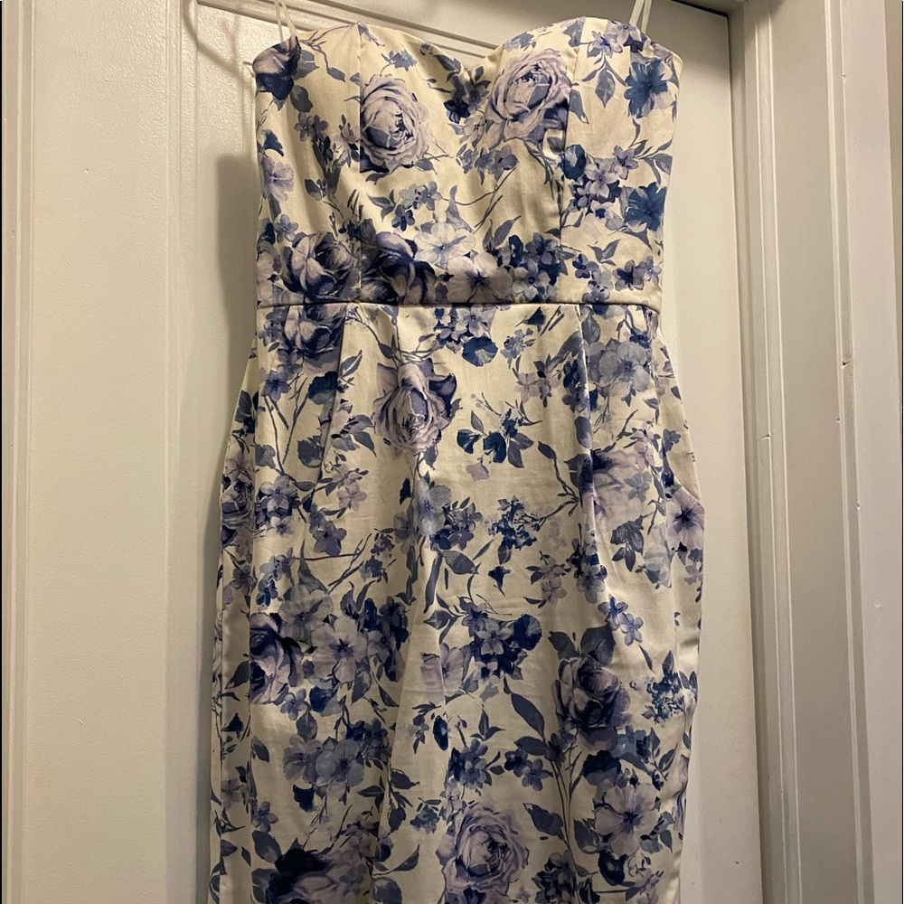 Women's strapless dress